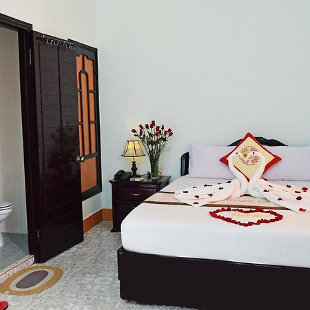 Nhat Le Hotel Hue Buitenkant foto