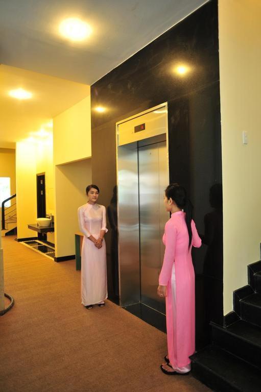 Nhat Le Hotel Hue Buitenkant foto
