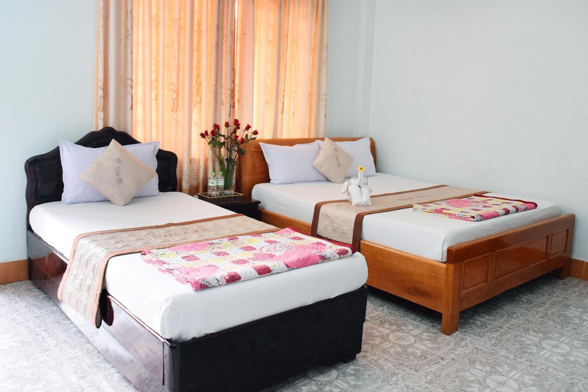 Nhat Le Hotel Hue Buitenkant foto