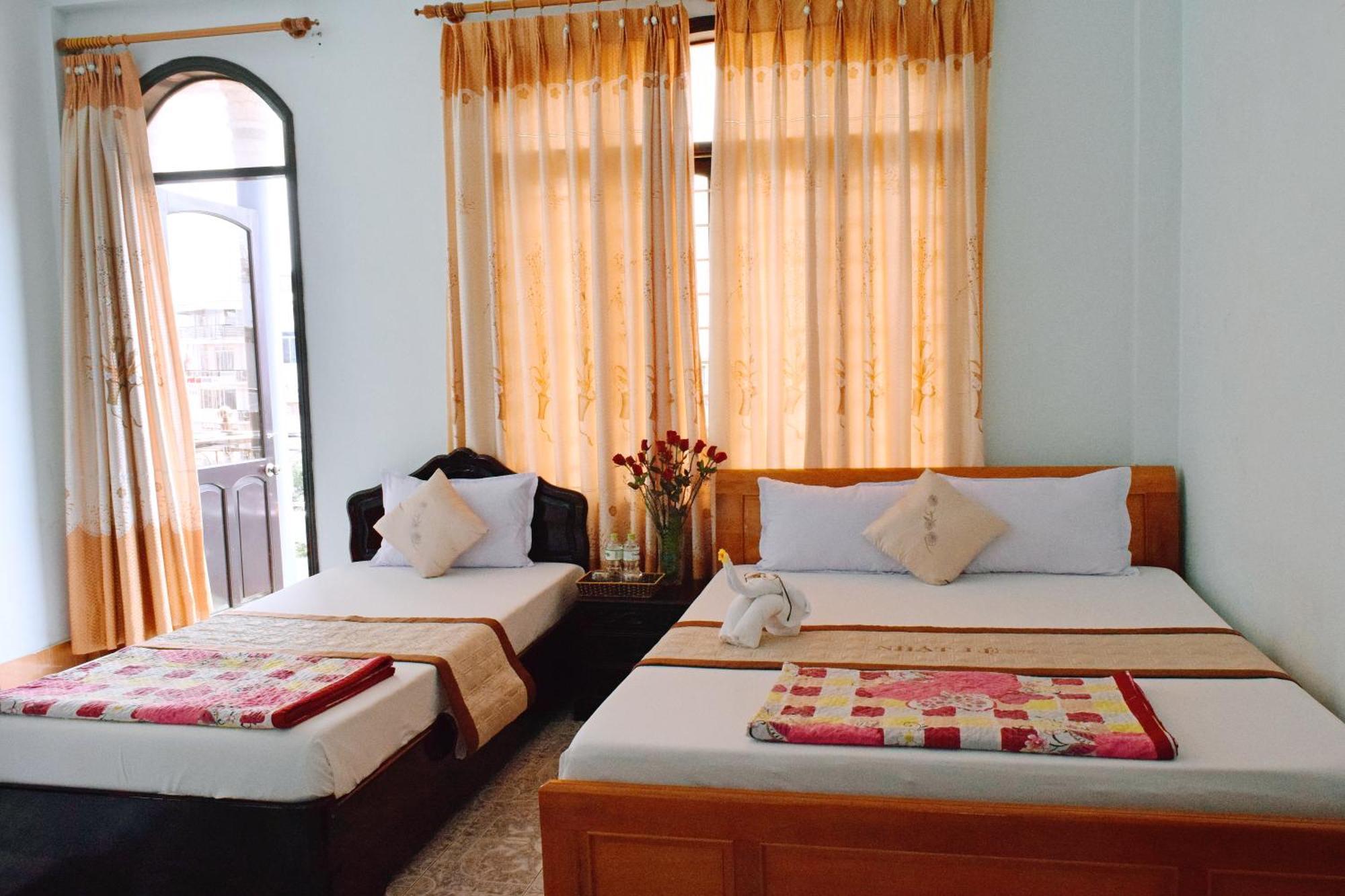 Nhat Le Hotel Hue Buitenkant foto