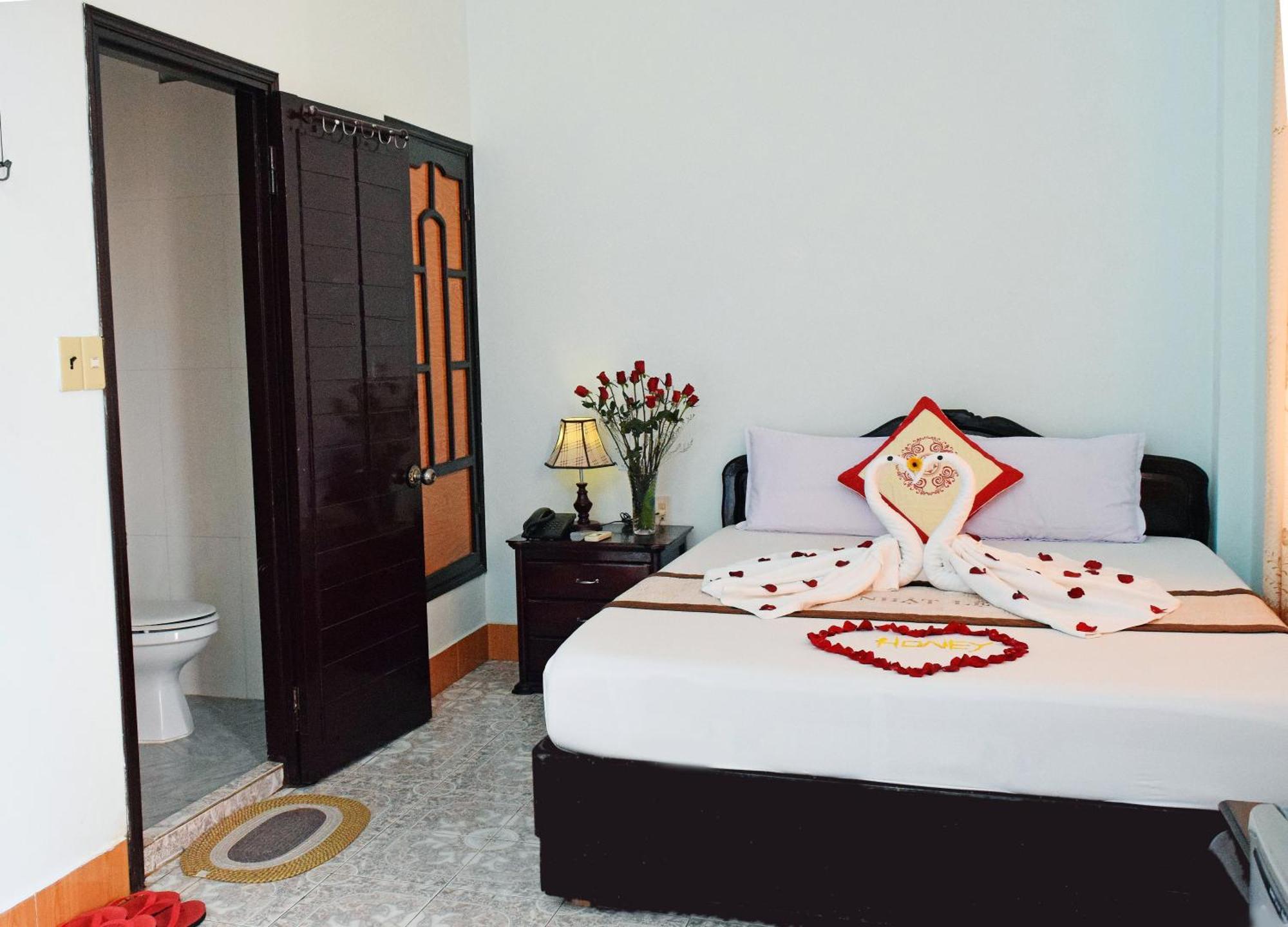 Nhat Le Hotel Hue Buitenkant foto