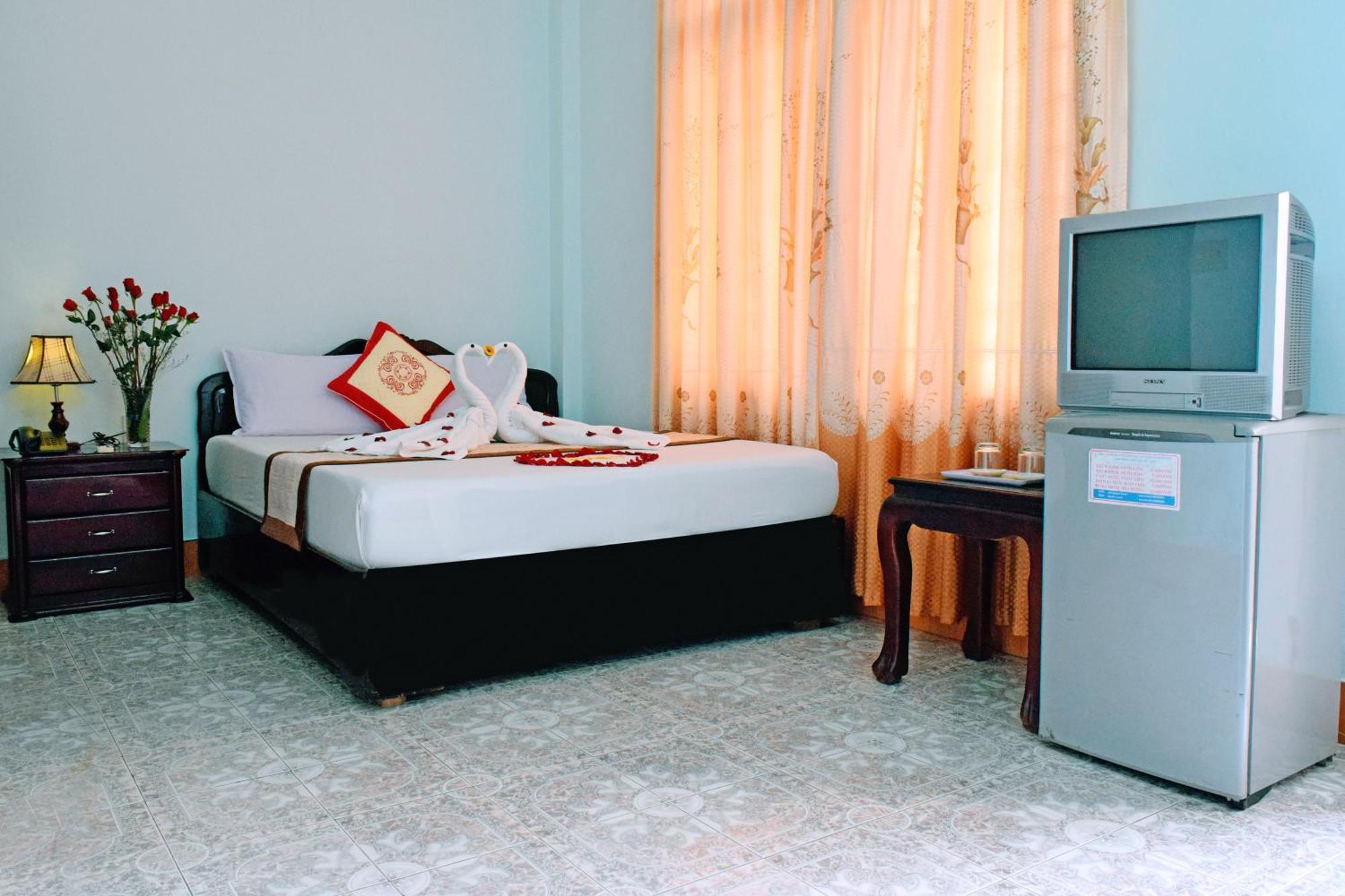 Nhat Le Hotel Hue Buitenkant foto