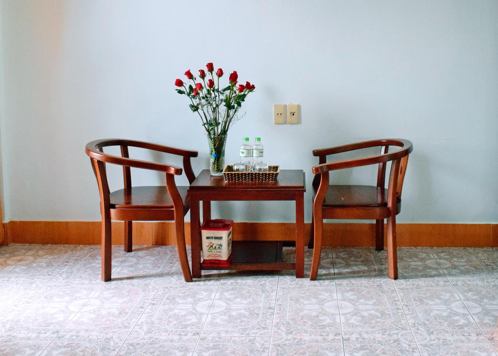 Nhat Le Hotel Hue Buitenkant foto