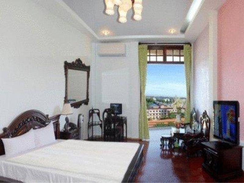 Nhat Le Hotel Hue Buitenkant foto