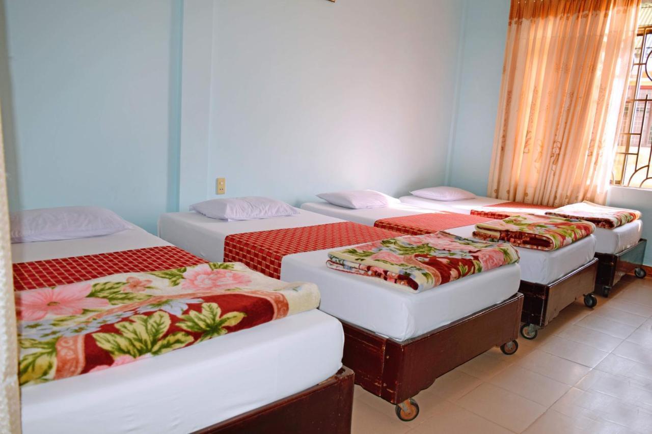 Nhat Le Hotel Hue Buitenkant foto